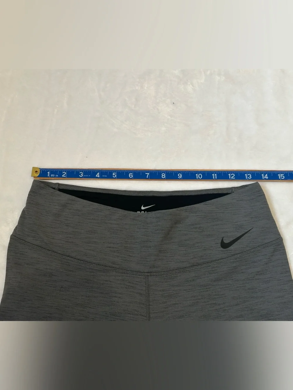 Nike Dri-FIT Gray Cropped Leggings Women’s Size Large